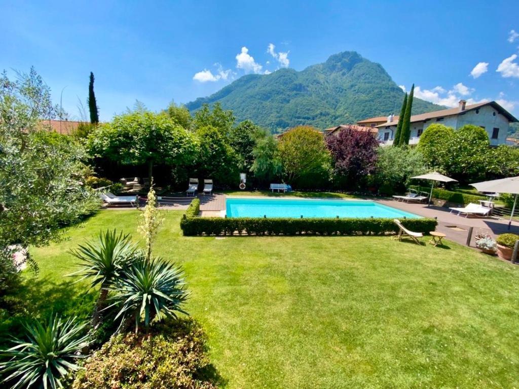 Regina Lago Di Como Dongo Exterior photo